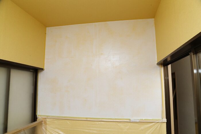 機能素材である珪藻土で壁をアレンジ、壁に珪藻土を塗る