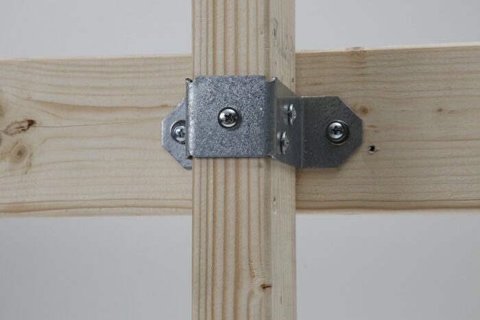 2×4材の固定や接合に便利な2ｘ4金具