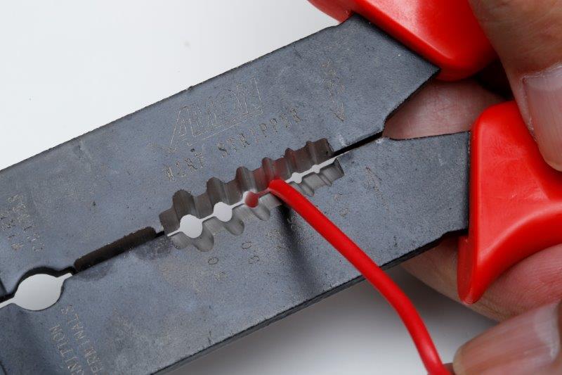 ギボシ端子の圧着方法