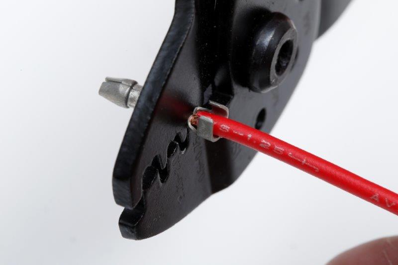 ギボシ端子の圧着方法