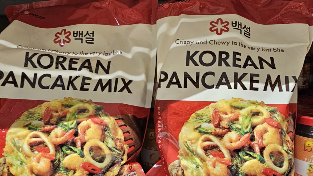 韓国風パンケーキの作り方をKTAのお店の中で実演