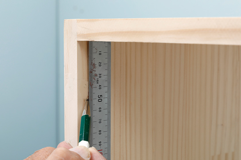 開き扉をスライド丁番で取りつける方法