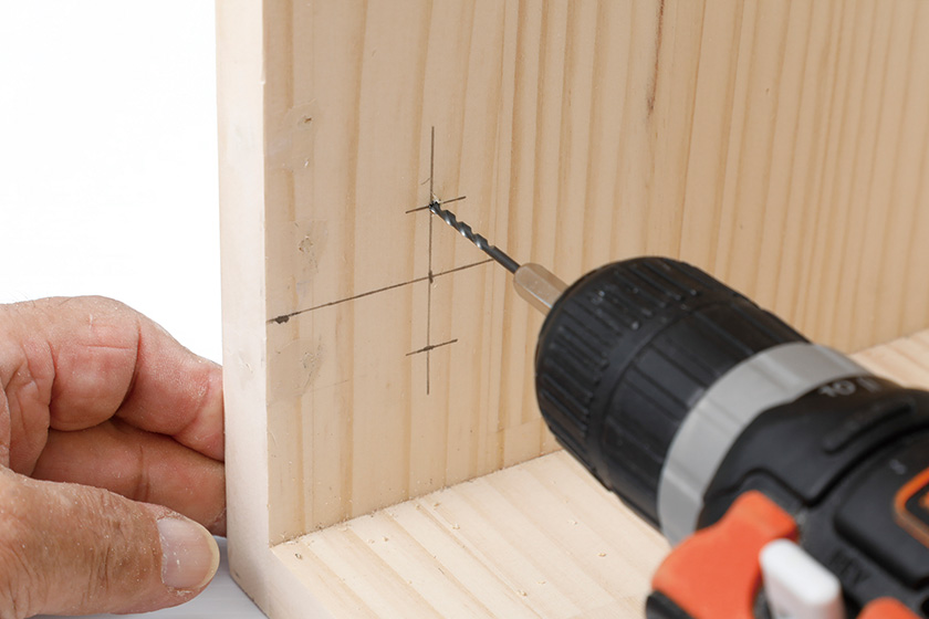 開き扉をスライド丁番で取りつける方法