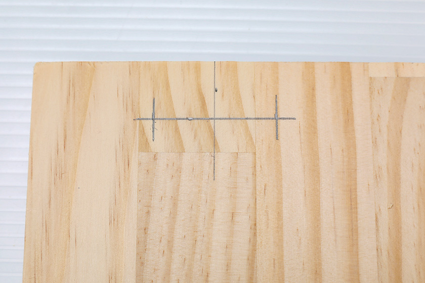 開き扉をスライド丁番で取りつける方法