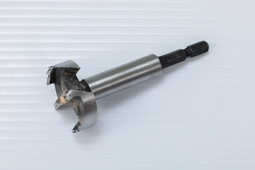 開き扉をスライド丁番で取りつける方法