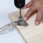 開き扉をスライド丁番で取りつける方法