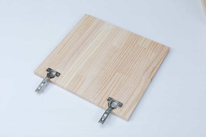 開き扉をスライド丁番で取りつける方法