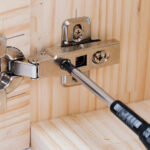 開き扉をスライド丁番で取りつける方法