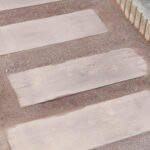 枕木特有の風合いがどんなスタイルにもマッチ　枕木アプローチ