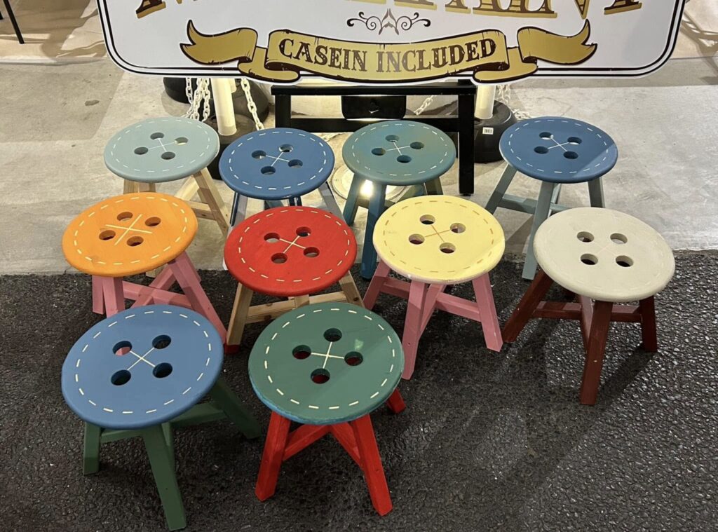 チャーミングな一脚 ボタン椅子　デザイン制作担当、DIYプロダクション主宰　山田芳照、yamada yoshiteru