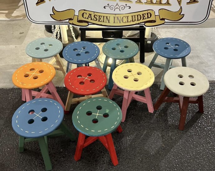 チャーミングな一脚 ボタン椅子　デザイン制作担当、DIYプロダクション主宰　山田芳照、yamada yoshiteru