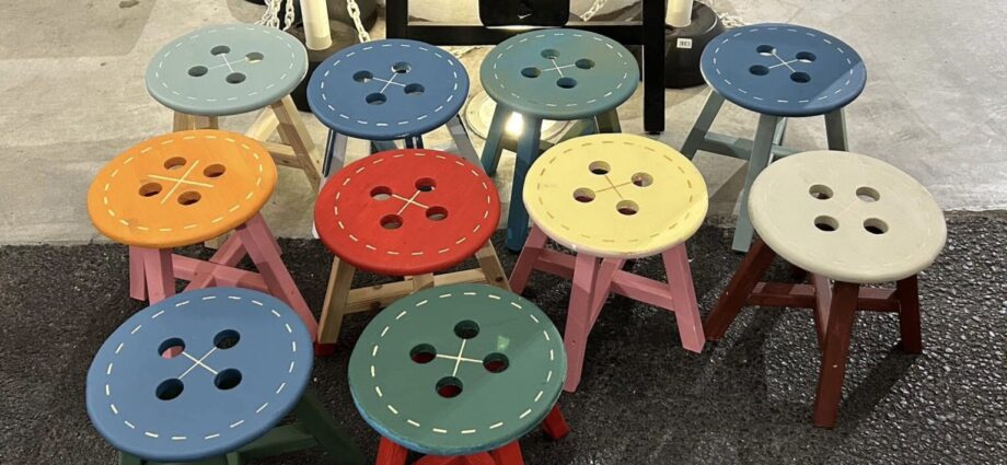 チャーミングな一脚 ボタン椅子 デザイン制作担当、DIYプロダクション主宰 山田芳照、yamada yoshiteru