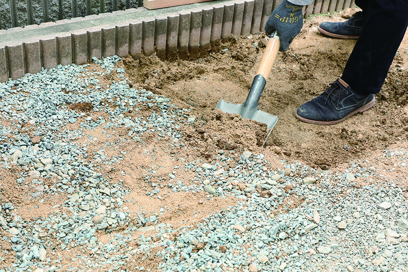 枕木特有の風合いがどんなスタイルにもマッチ　枕木アプローチ