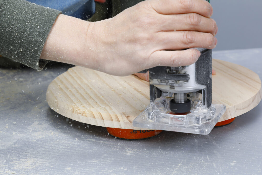 チャーミングな一脚 ボタン椅子