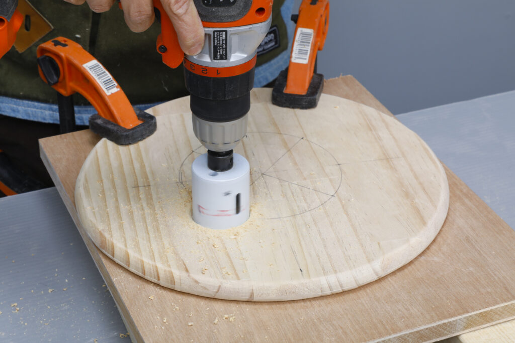 チャーミングな一脚 ボタン椅子