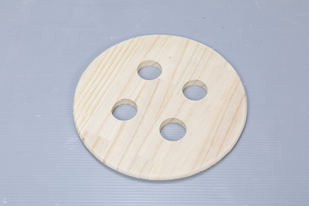 チャーミングな一脚 ボタン椅子