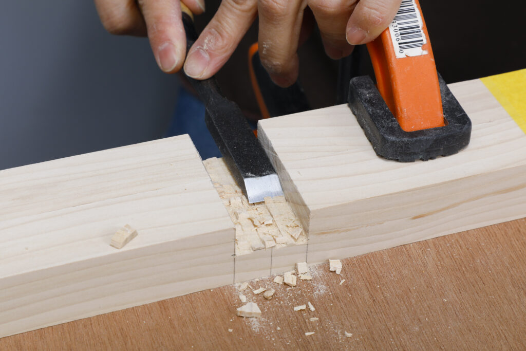 チャーミングな一脚 ボタン椅子