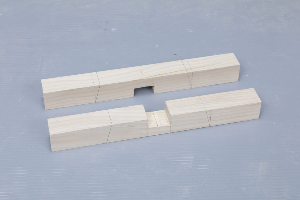 チャーミングな一脚 ボタン椅子