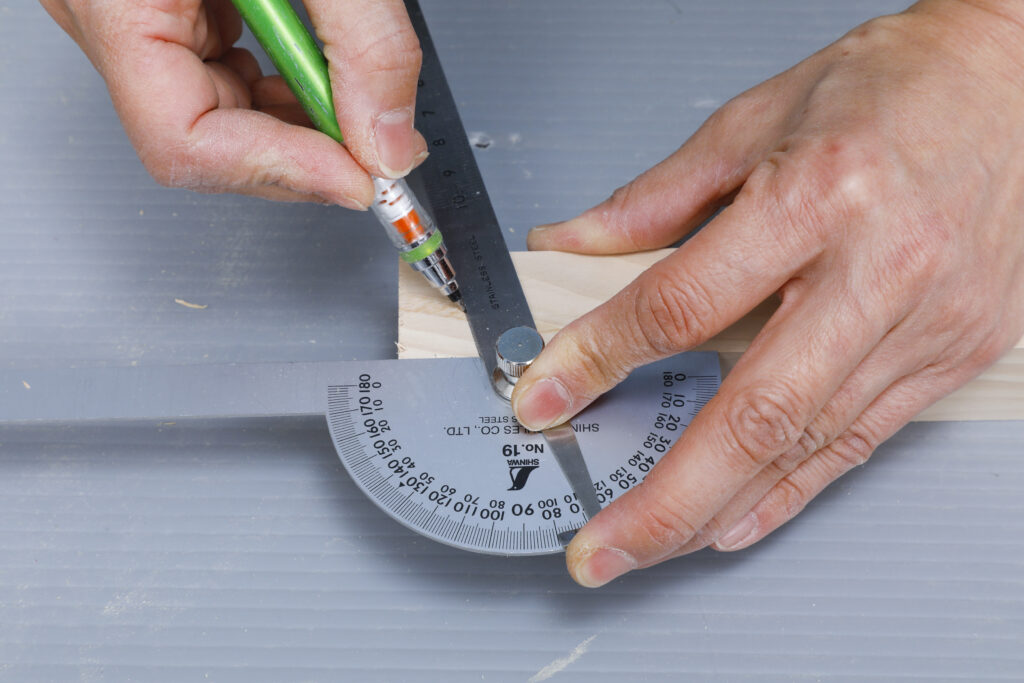 チャーミングな一脚 ボタン椅子