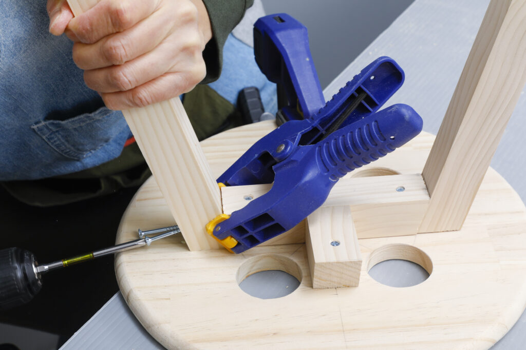 チャーミングな一脚 ボタン椅子