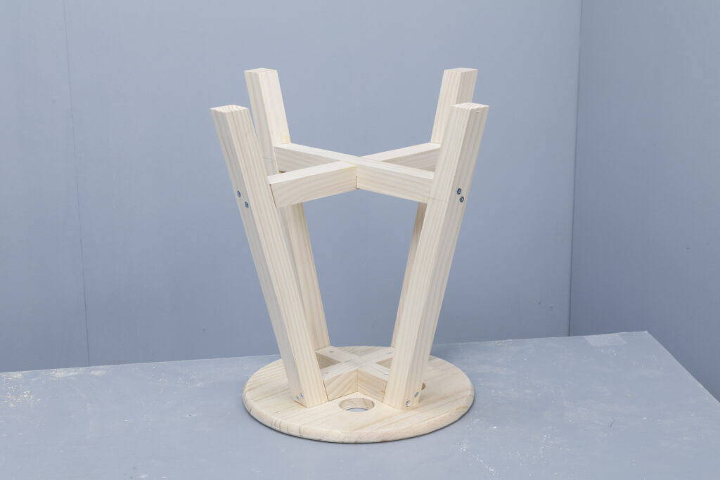 チャーミングな一脚 ボタン椅子