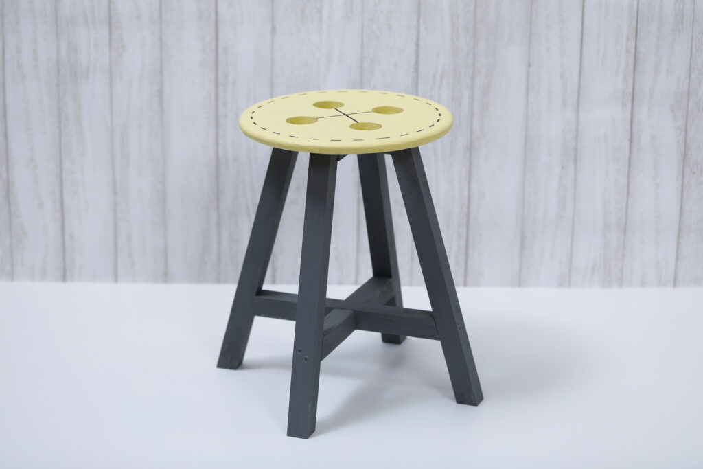 チャーミングな一脚 ボタン椅子　デザイン制作担当、DIYプロダクション主宰　山田芳照、yamada yoshiteru