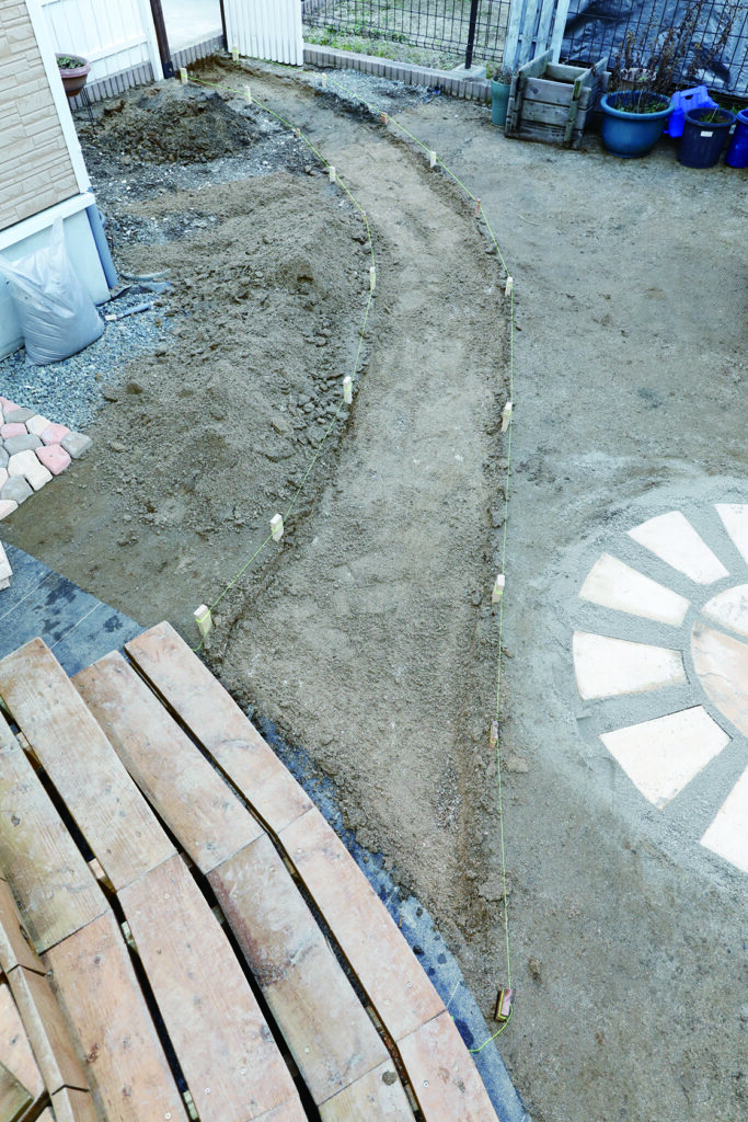 おしゃれな小道に様変わり ジョイントレンガアプローチ