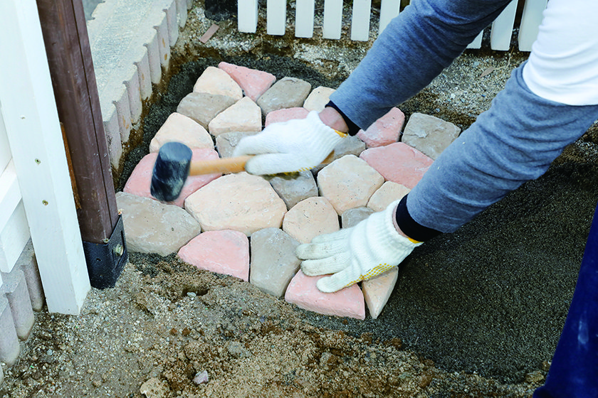 おしゃれな小道に様変わり ジョイントレンガアプローチ