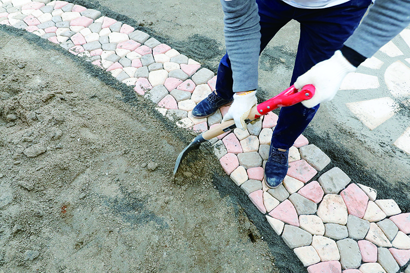 おしゃれな小道に様変わり ジョイントレンガアプローチ