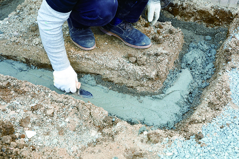 木の温もりが草花の美しさを引き立てる　ウッド花壇
