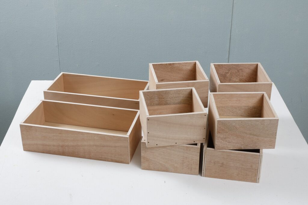 桐衣装箱を引き出し収納にリモデル