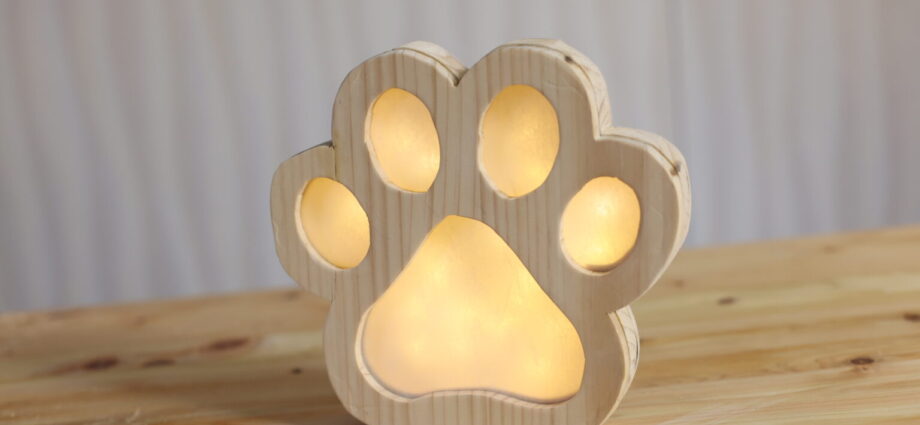 肉球がモチーフのかわいいPaw lamp