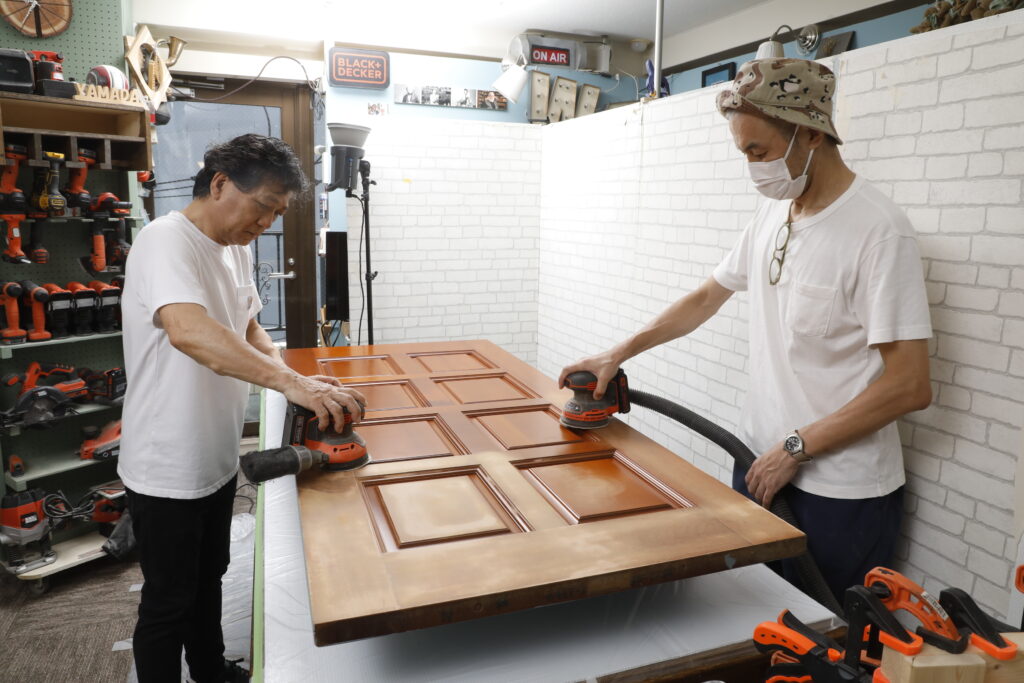 室内のドア塗り替え