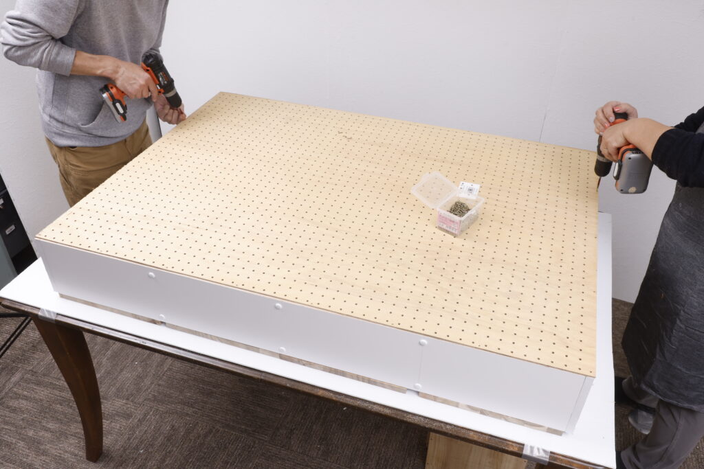 玄関をすっきり　スリムなシューズラック