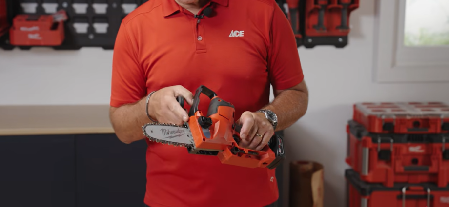 Milwaukee M12 ハチェット(小型チェーンソー)の特徴