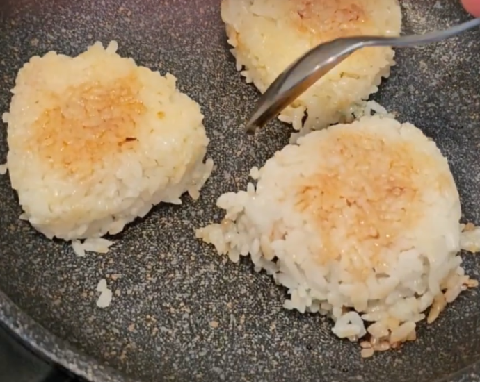 焼きおにぎり(Fried Musubi)の作り方