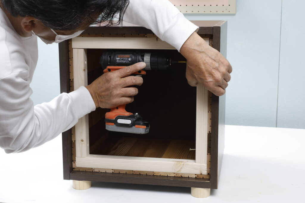 収納ボックスを猫ちゃんハウスにリメイク｜爪とぎタワー付きDIY家具
