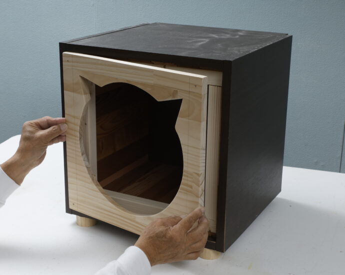 収納ボックスを猫ちゃんハウスにリメイク｜爪とぎタワー付きDIY家具