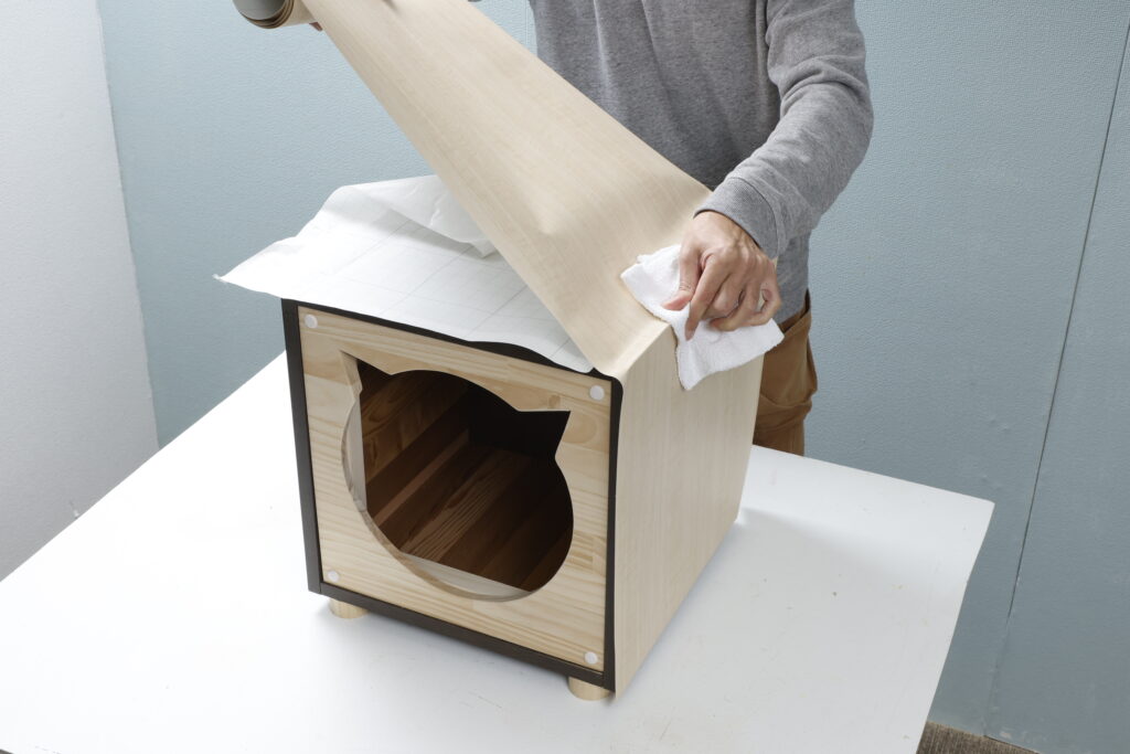 収納ボックスを猫ちゃんハウスにリメイク｜爪とぎタワー付きDIY家具