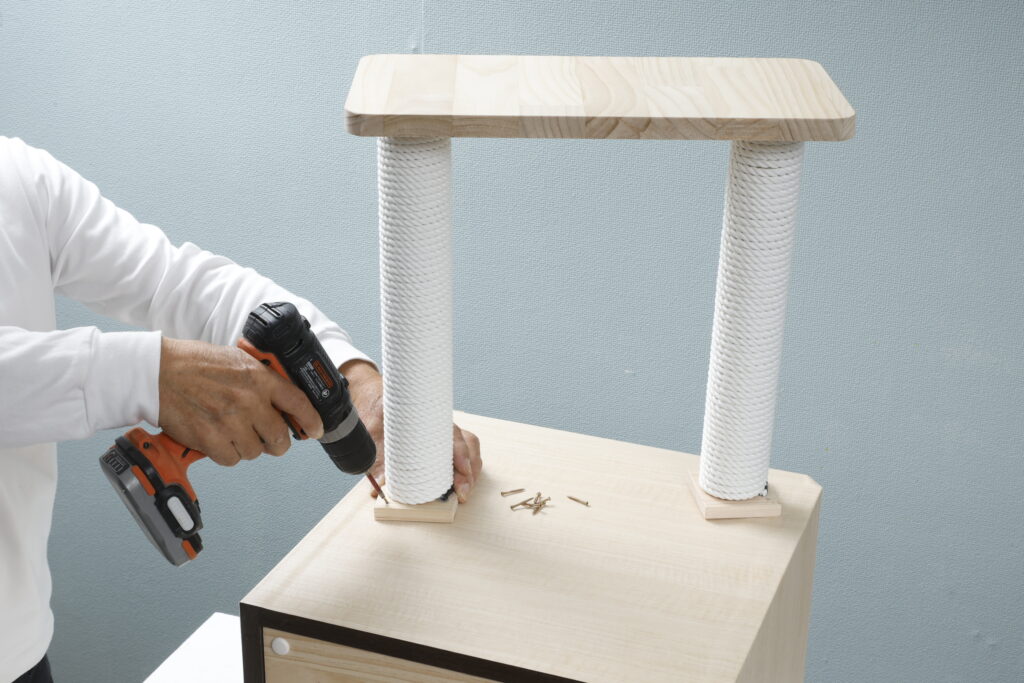 収納ボックスを猫ちゃんハウスにリメイク｜爪とぎタワー付きDIY家具