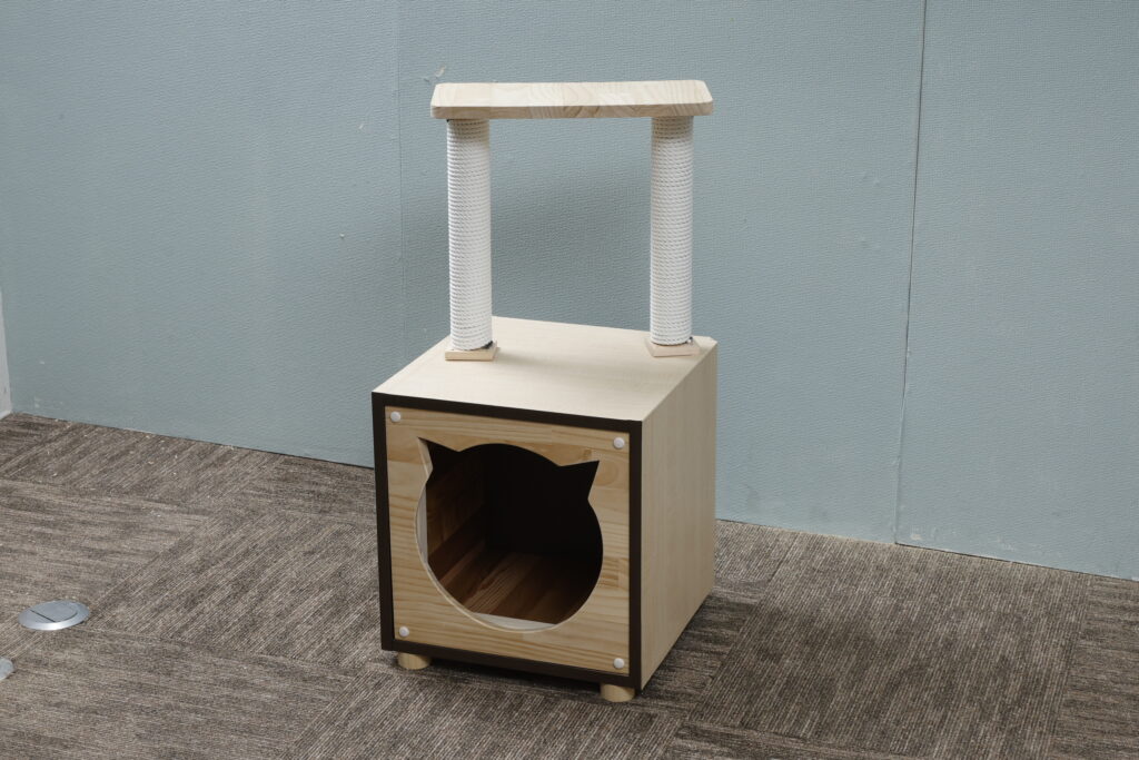 収納ボックスを猫ちゃんハウスにリメイク｜爪とぎタワー付きDIY家具