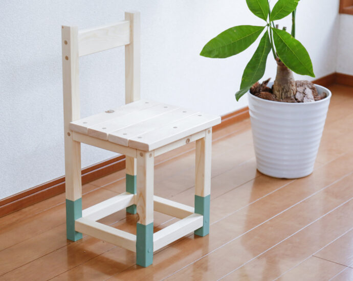 子供イスをDIY！ナチュラルな木の風合いとグリーンがかわいい手作り椅子