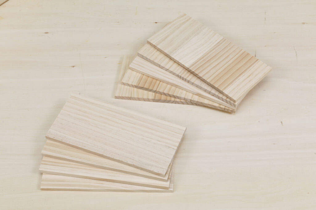 書類収納ラックをDIY!仕切り付きで整理しやすい収納棚