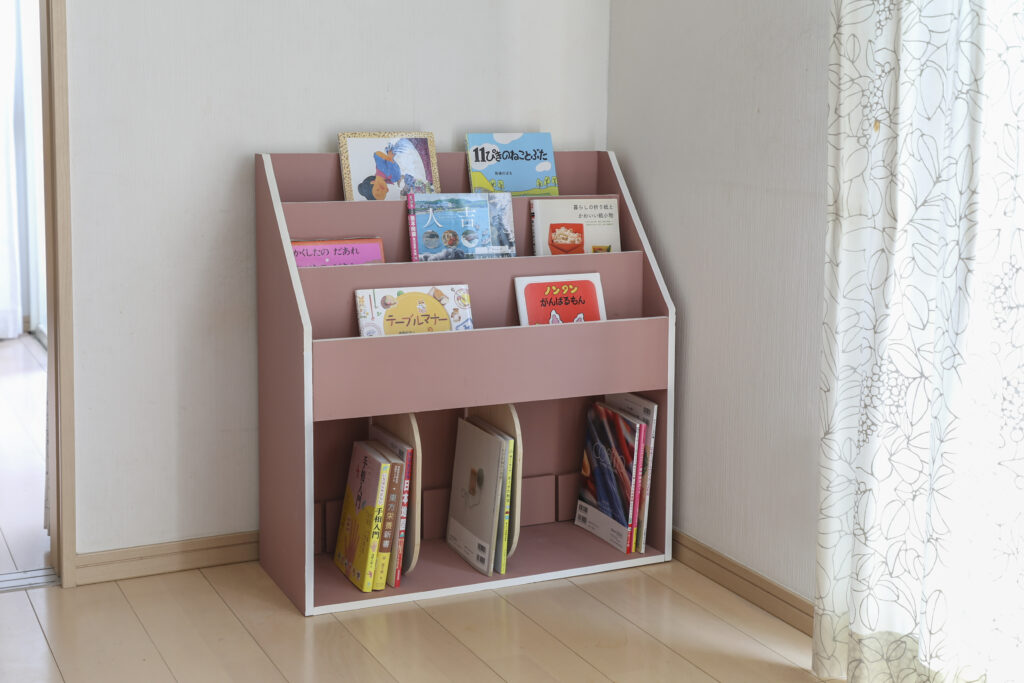 子供用絵本ラックをDIY!お気に入りの本を飾って収納
