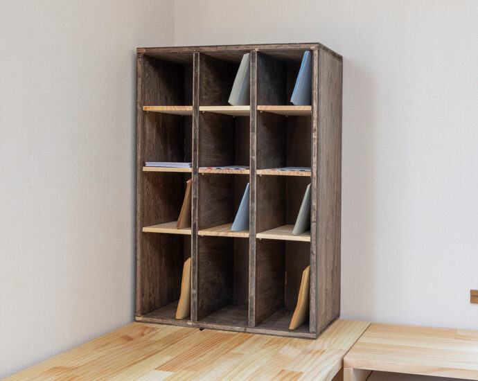 書類収納ラックをDIY！仕切り付きで整理しやすい収納棚