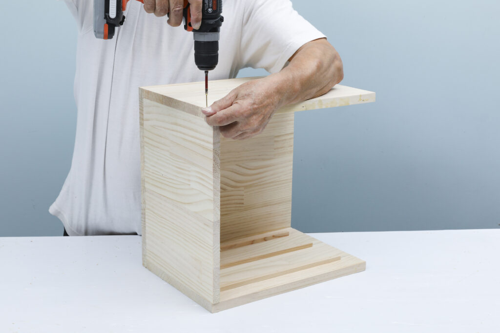ペーパートレーをDIY!木目とブラックの組み合わせがおしゃれな収納